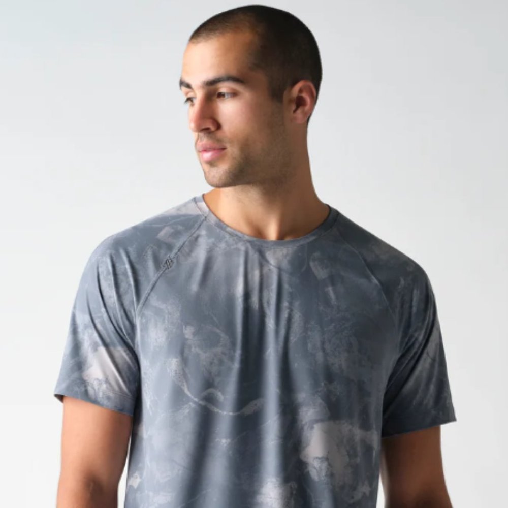 Rhone Reign Short Sleeve - NWT - Large